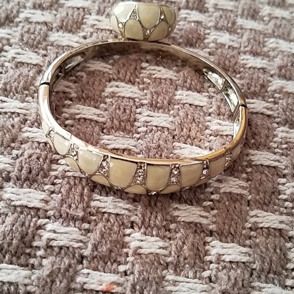 Ring and matching bracelet - Picture 3 of 3